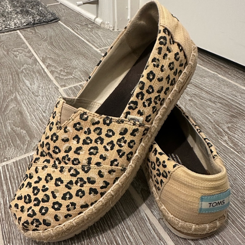 Toms Espadrille Animal Print Size 9